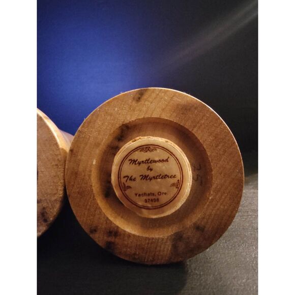 Pair of vintage Myrtlewood Yachats OR S&P shakers - Picture 6 of 6